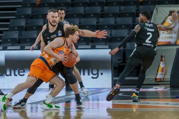 选择继续他 选择继续他